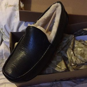 Ugg Ascot Black Leather